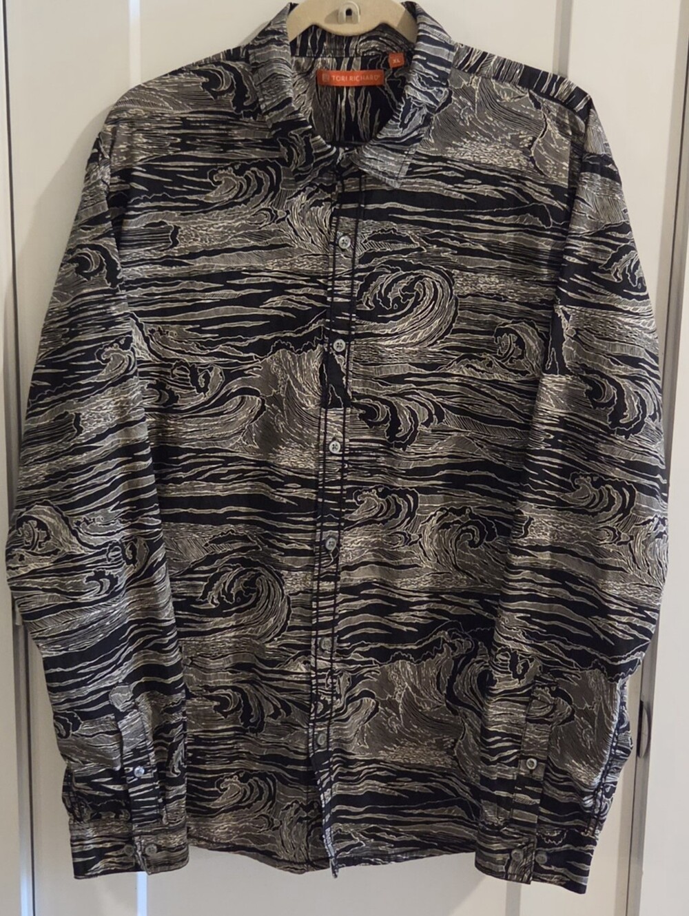 Tori Richard Long-Sleeve Stretch Hawaiian Shirt  Size XL - Black White Wave AOP